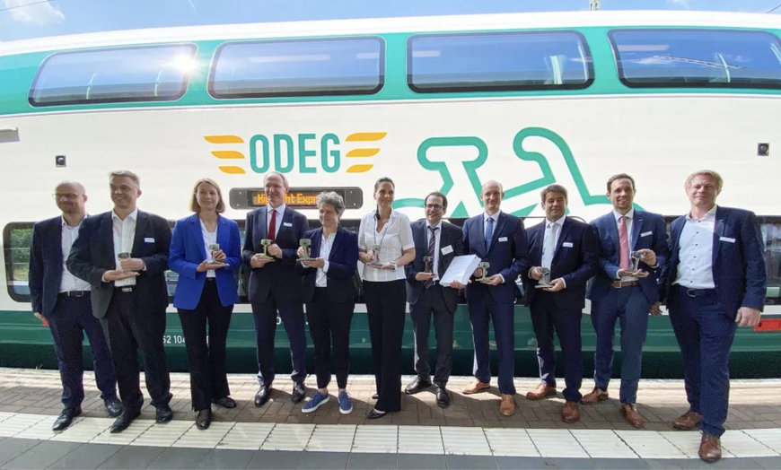 CEREMONIAL SIGNING OF THE ELBE-SPREE NETWORK TRANSPORT CONTRACT & PRESENTATION OF THE SIEMENS DESIRO HC